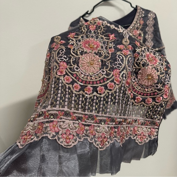 Embroidered Formal Kameez Set – Charcoal & Blush – Size L - Picture 9 of 13